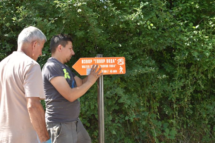 Postavljanje info tabli, mobilijara i putokaza na odabranim lokalitetima u opštini Rekovac