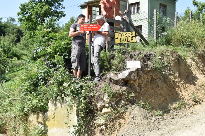 Postavljanje info tabli, mobilijara i putokaza na odabranim lokalitetima u opštini Rekovac